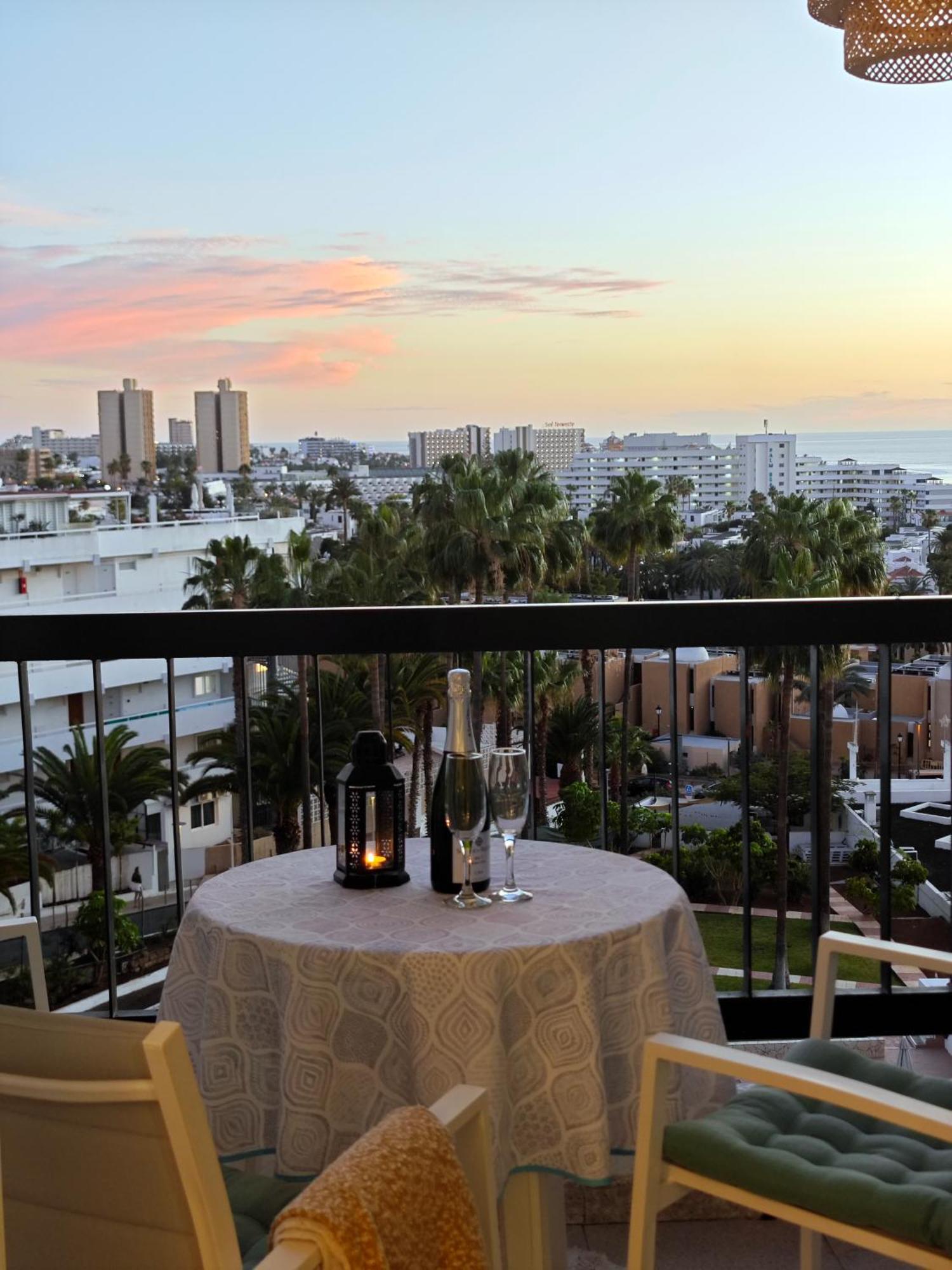 Blanco&Azul - Comfortable Ocean View Apartment Next To The Beach Playa de las Américas Eksteriør billede